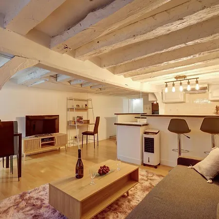 676 Noam - Elegant In Paris