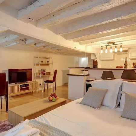 676 Noam - Elegant In Apartment *